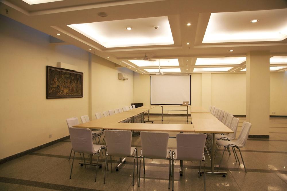 Alpina Hotels & Suites Nowe Delhi Zewnętrze zdjęcie