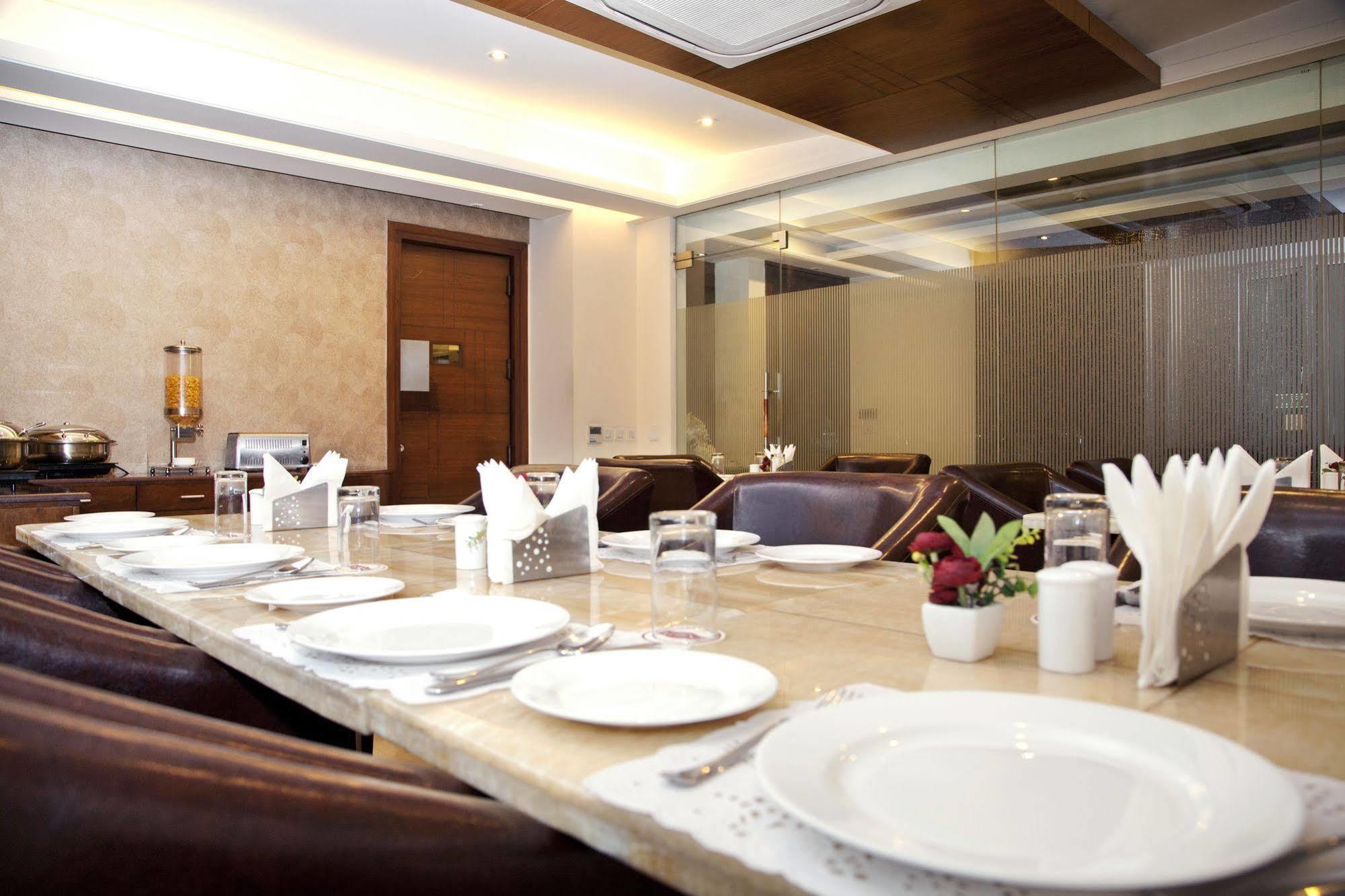 Alpina Hotels & Suites Nowe Delhi Zewnętrze zdjęcie