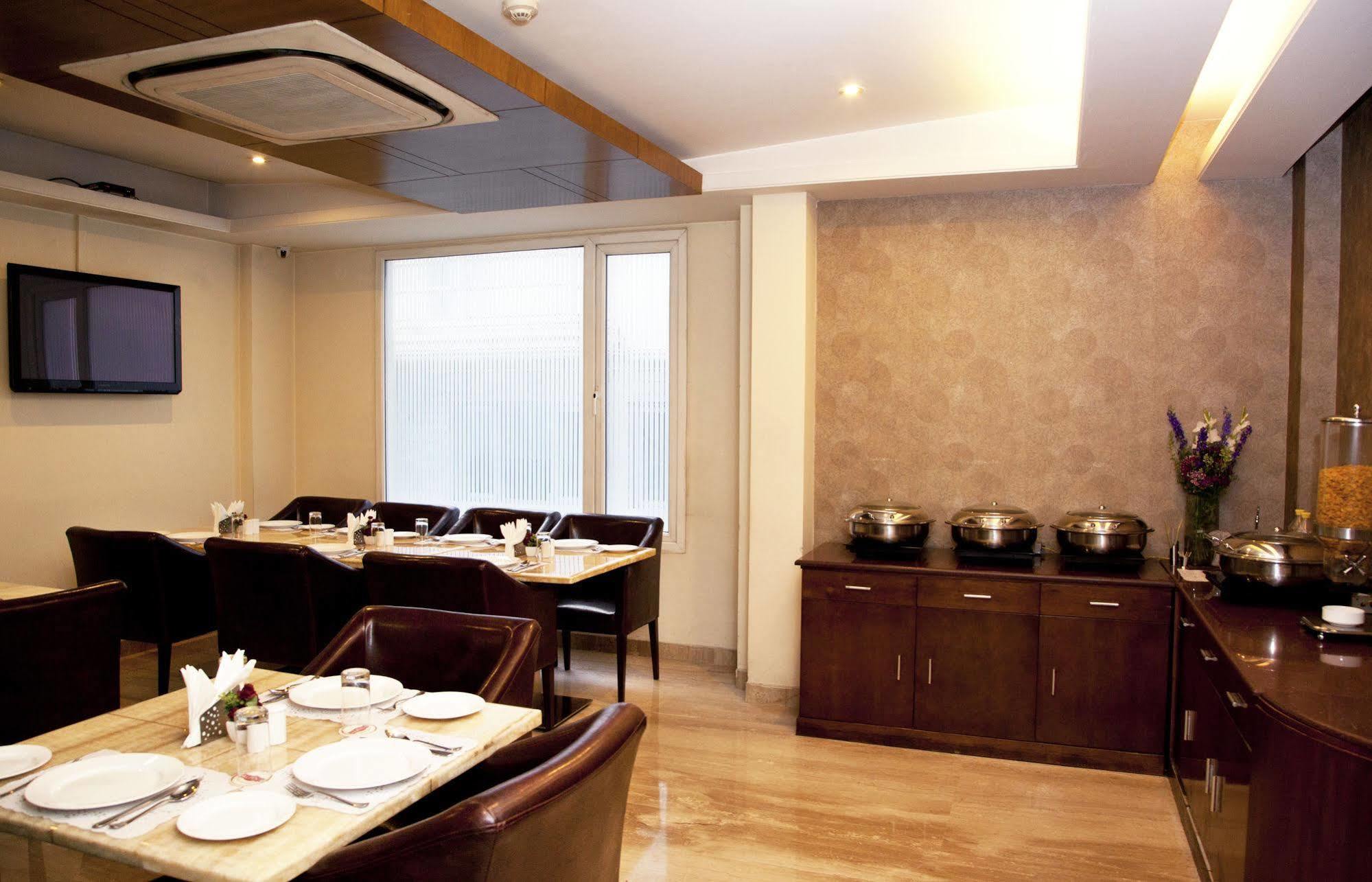 Alpina Hotels & Suites Nowe Delhi Zewnętrze zdjęcie