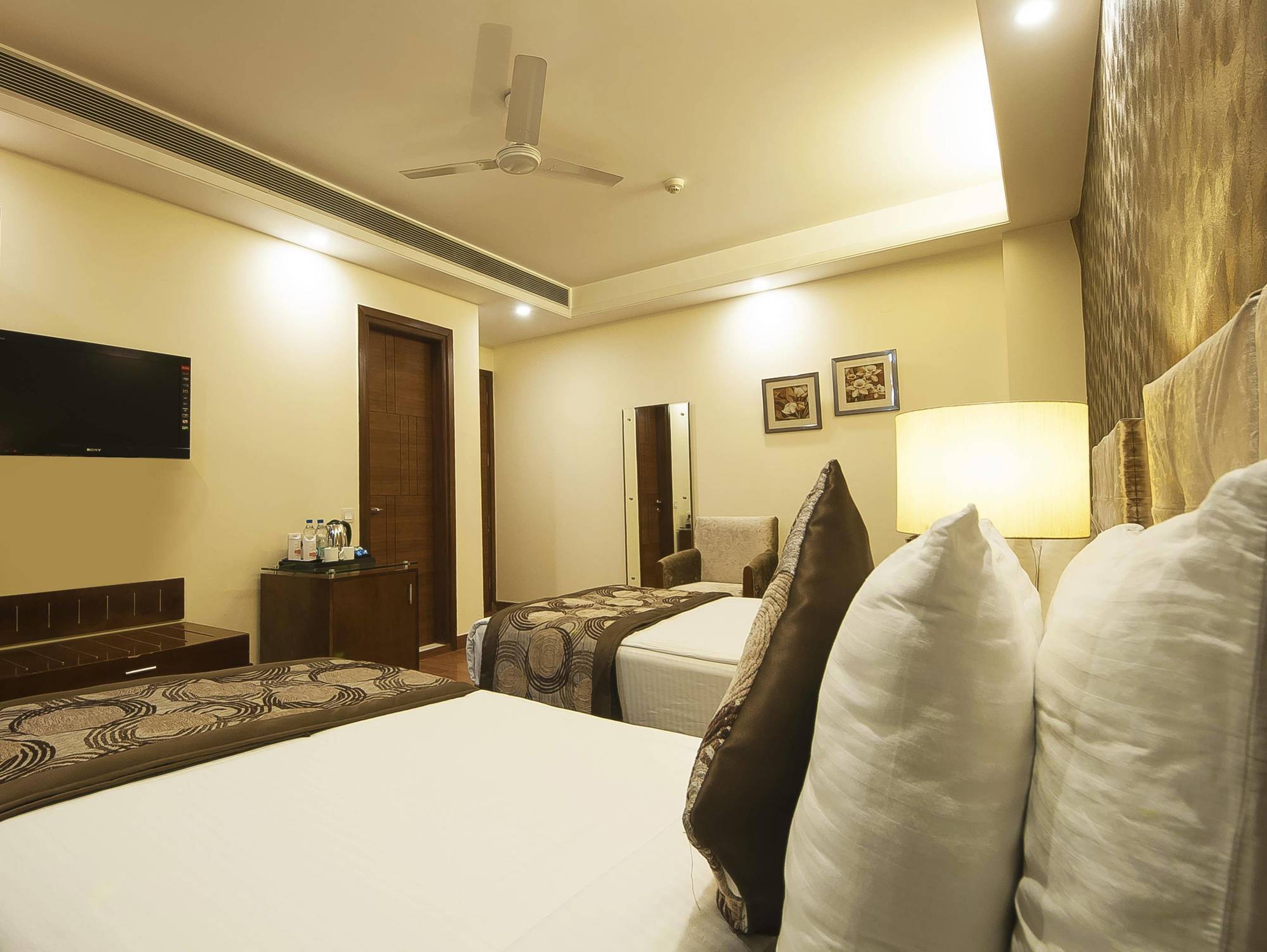 Alpina Hotels & Suites Nowe Delhi Zewnętrze zdjęcie