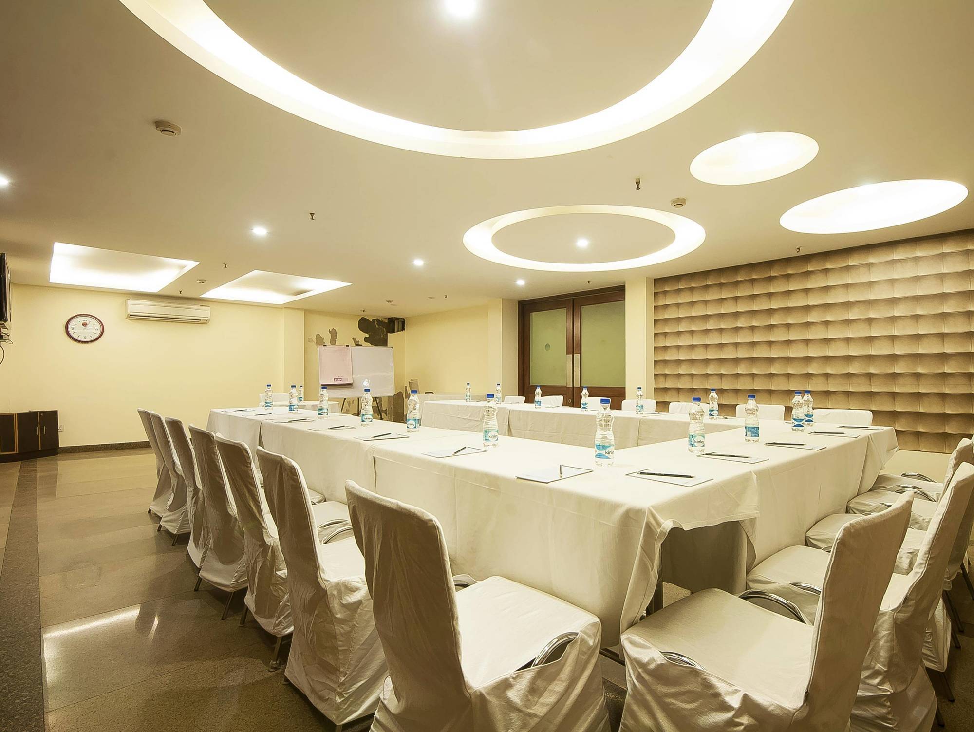 Alpina Hotels & Suites Nowe Delhi Zewnętrze zdjęcie